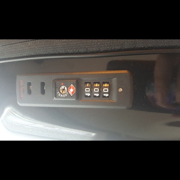 Sold🤯TUMI V3 Comp Carryon Brief/Suitcase - Picture 4 of 7